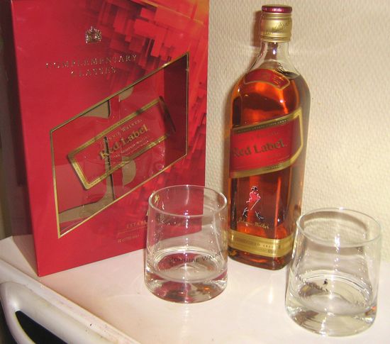 j.w._red_label_coffret_2_verres_2009